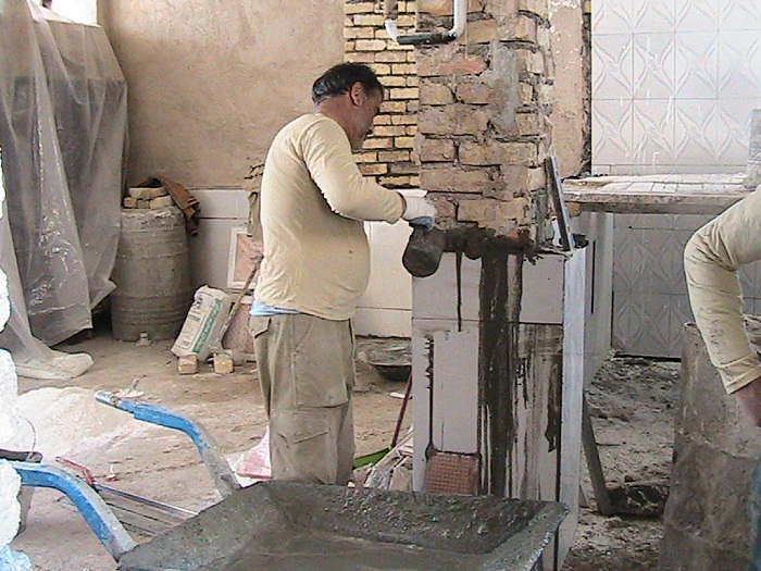 ساخت خانه برای یک خانواده محروم در شرق اصفهان