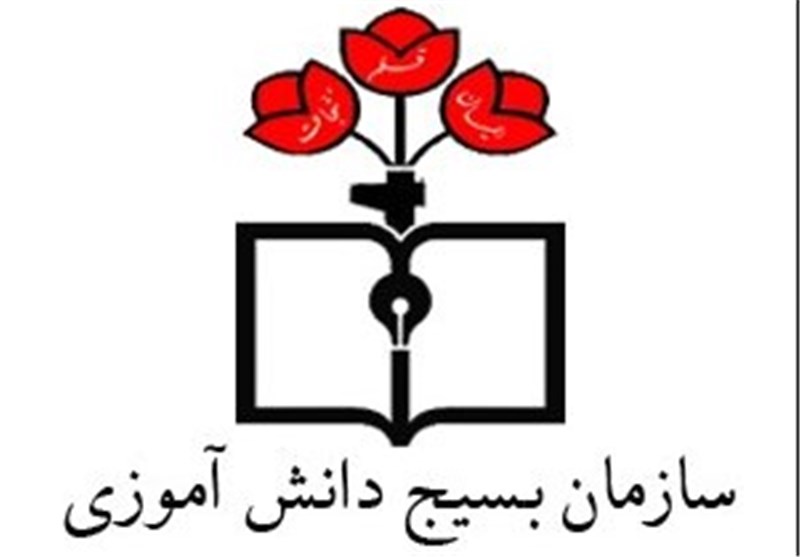 حضور اعضای شورای حوزه های مقاومت بسیج دانش آموزی قم در مرقد امام(ره)