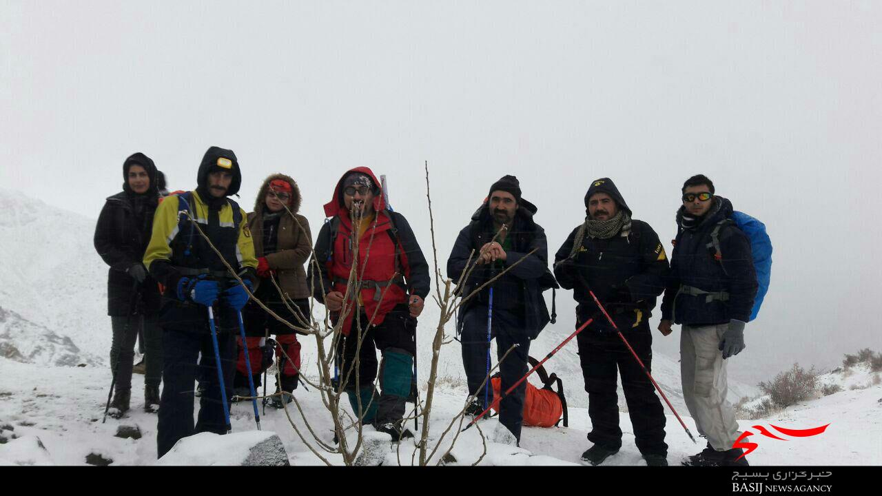 صعود کوهنوردی اشتهاردی به یاد شهدای  آتش نشان  به ارتفاعات بالای دوهزار