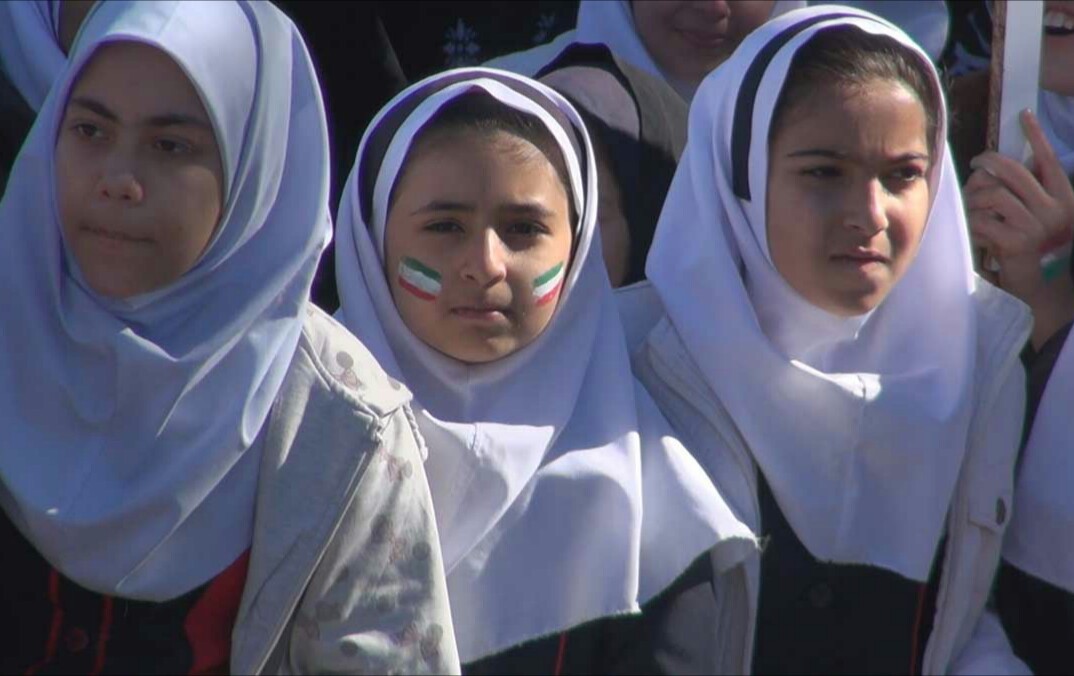 راهپیمایی روز ۱۳آبان مردم شهرستان تاکستان در قالب تصویر