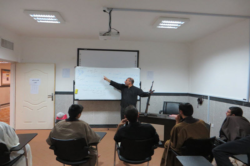 برگزاری دوره آموزش اسلحه‌شناسی برای طلاب بسیجی ملایر
