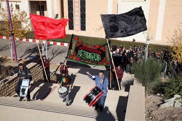 چهلمین عزای خون خدا در دانشگاه آزاد قزوین