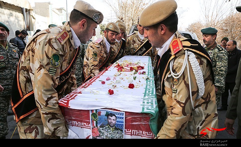 تشییع پیکر شهید محسن برزگرزاده چترباز تیپ ۶۵ نیروی زمینی ارتش