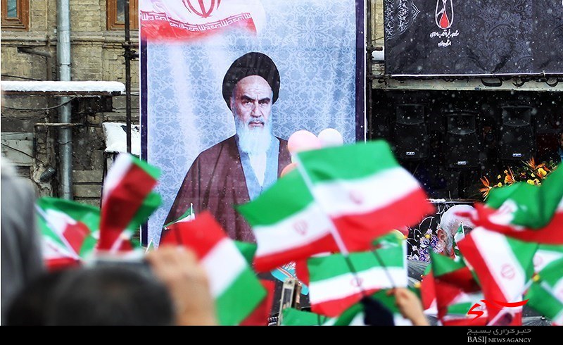 عزم آهنین ملت ایران مقابل زورگویان دستاورد انقلاب اسلامی است