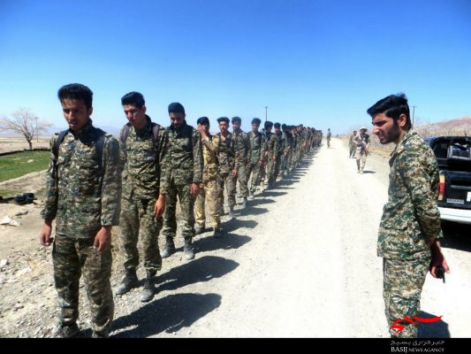 بسیجیان با عطر افشانی گلزار شهدا زرند از مقام شامخ مادر تجلیل نمودند بسیجیان با عطر افشانی گلزار شهدا زرند از مقام شامخ مادر تجلیل نمودند