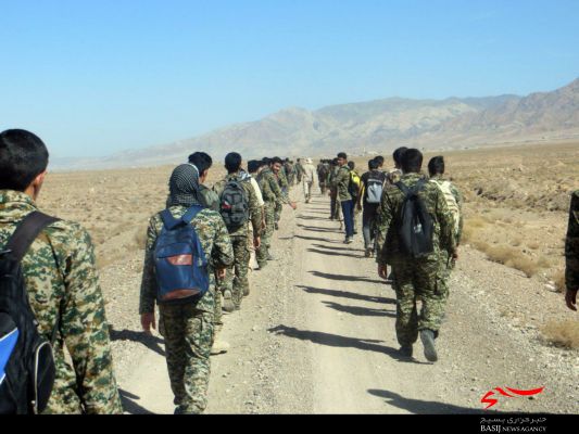بسیجیان با عطر افشانی گلزار شهدا زرند از مقام شامخ مادر تجلیل نمودند بسیجیان با عطر افشانی گلزار شهدا زرند از مقام شامخ مادر تجلیل نمودند