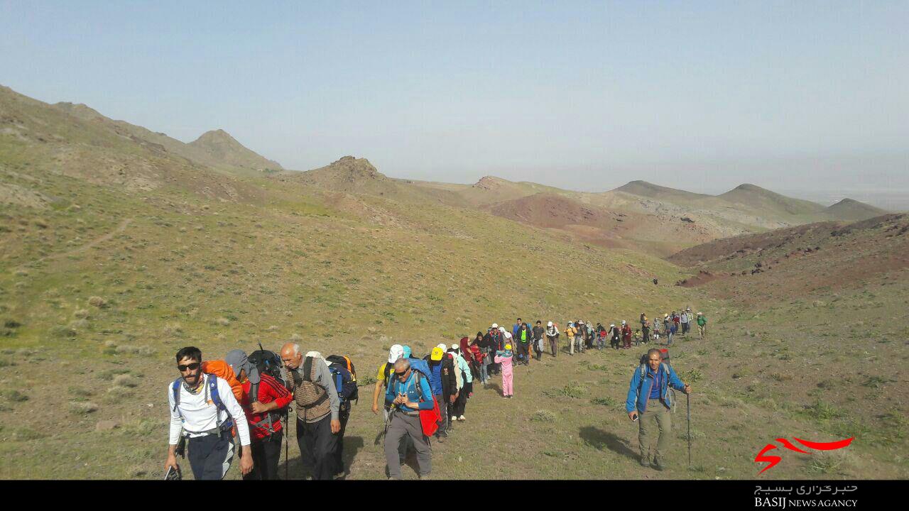 صعود هیأت کوهنوردی شهرستان اشتهارد و نظرآباد به قله جارو در اشتهارد