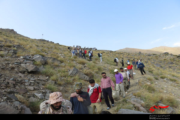 صعود مقتدرانه کارکنان گردان رزمی 166 امام حسین(ع) به قله یخچال همدان