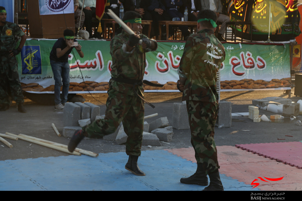 رژه نیروهای نظامی، انتظامی و بسیجیان شهرستان جم برگزار شد
