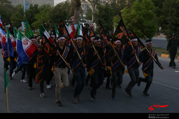 رژه نیروهای نظامی، انتظامی و بسیجیان شهرستان جم برگزار شد