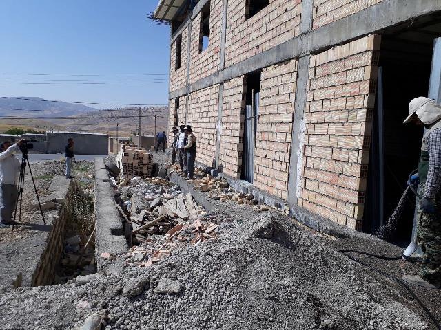 با تلاش 100نفر از جهادگران بسیجی، کار بتن ریزی منبع آب روستای قلعه جوق به پایان رسید