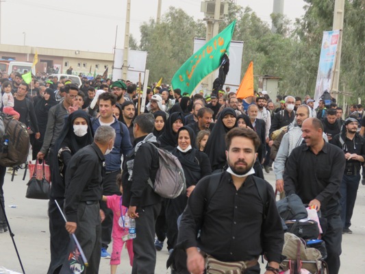 پیاده روی زائران در مرز مهران