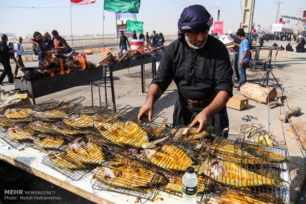 توزیع روزانه ٣٤ هزار پرس غذا توسط مواکب استان البرز در نجف اشرف