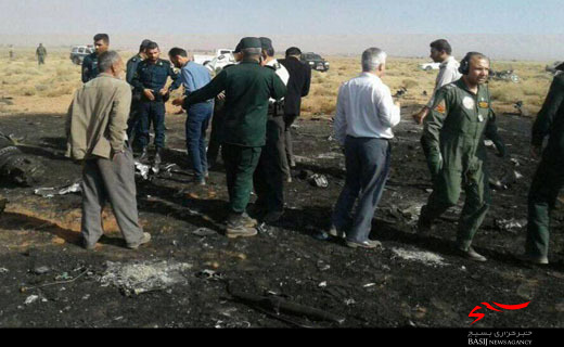 سقوط یک فروند جنگنده سوخو 22 در استان فارس/ تصاویر