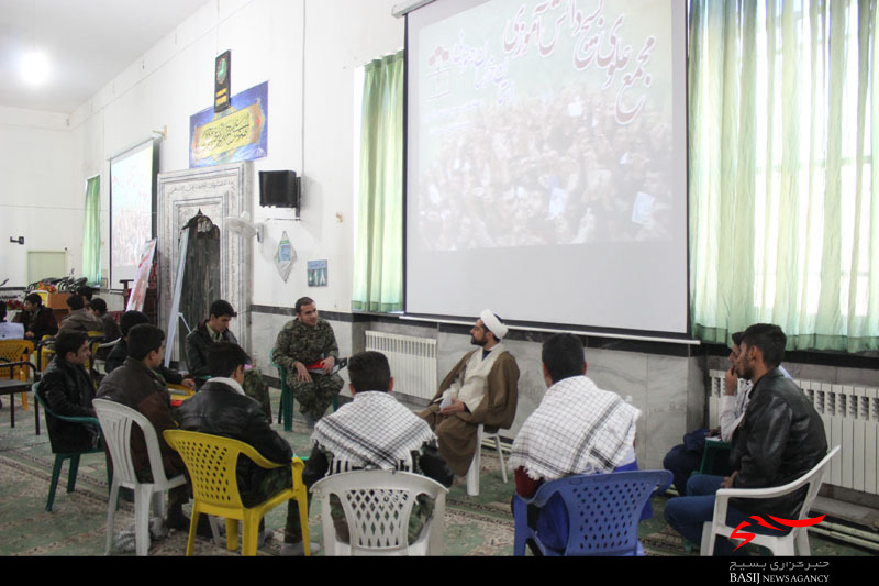 برگزاری اولین مجمع قشری بسیج در مسجد/ کاری پژوهشی توسط نخبگان بسیج دانش آموزی/ فرصتی برای جوانان در بستر بسیج
