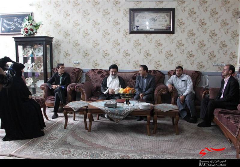 نماینده ولی‌فقیه در استان لرستان با شهید زنده دیدار کرد