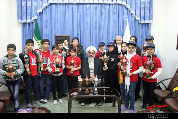 دیدار صمیمی جمعی از مقام آوران بوشهری رشته «یو.سی.مس» با آیت الله صفایی بوشهری + تصاویر