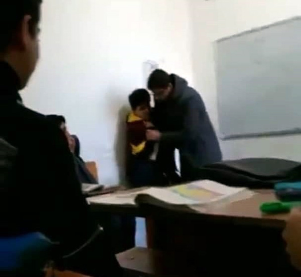 برخورد فیزیکی معلّم با دانش آموز در یک مدرسه بوشهر