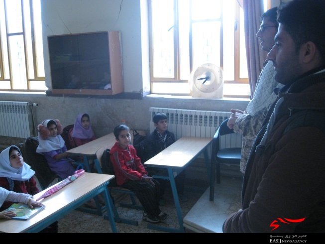 بازدید مدیران تیپ انصارالحسین(ع) همدان از مدارس مناطق زلزله زده ازگله