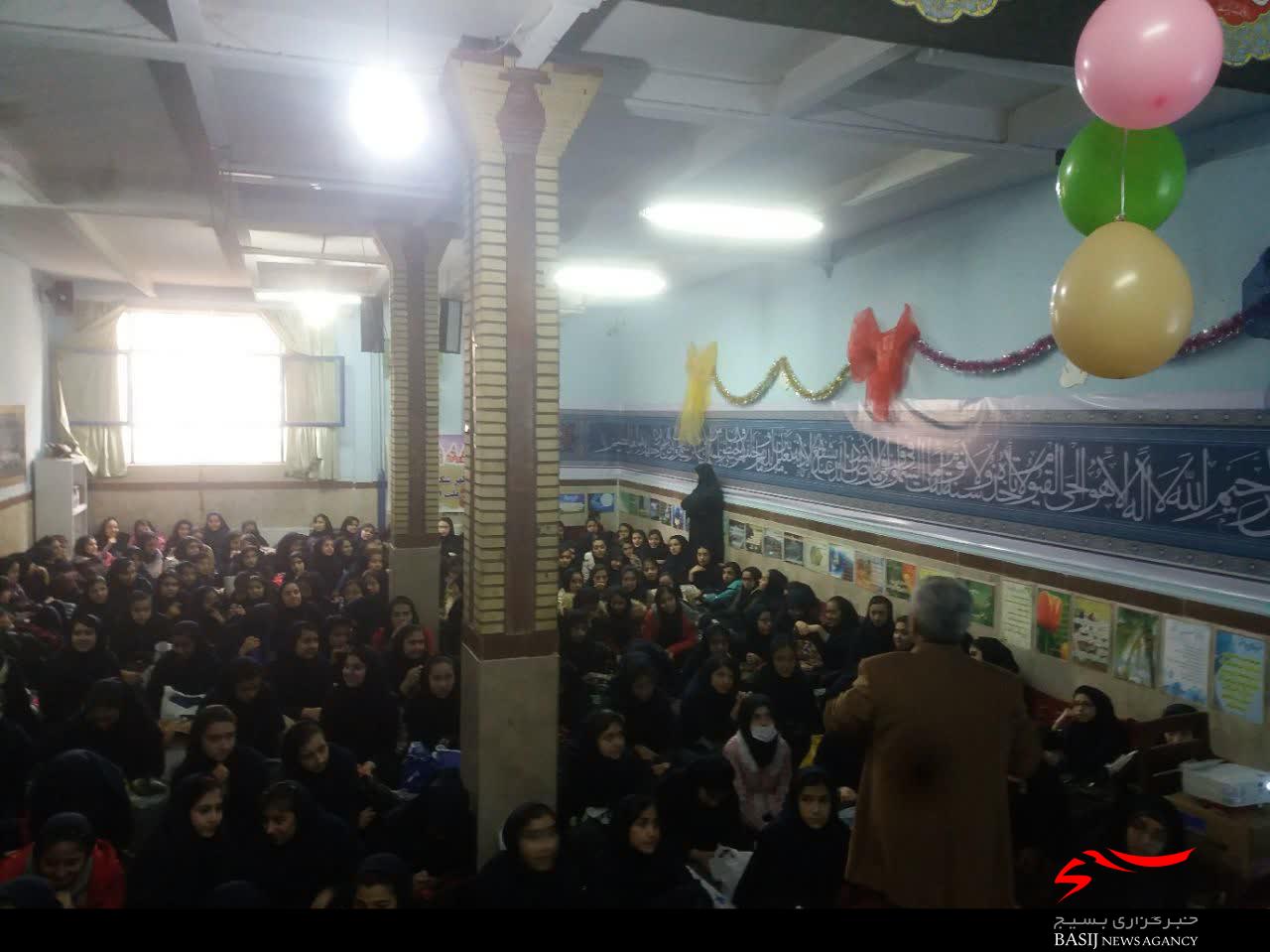 نشست بصیرتی با موضوع دستاوردهای ۴۰ ساله انقلاب اسلامی برگزار شد