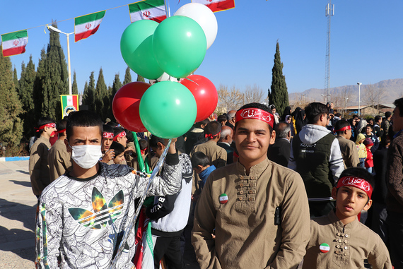 مراسم پیاده روی خانوادگی در محلات کم برخوردار شیراز