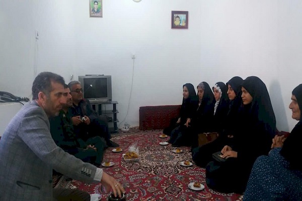 دانشجویان بسیجی لامرد با خانواده شهید علی شبانی نژاد دیدار کردند
