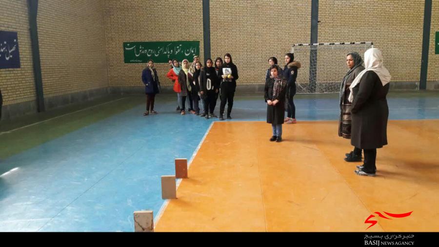 مسابقات بازی‌های بومی و محلی در شهرستان نظرآباد برگزار شد