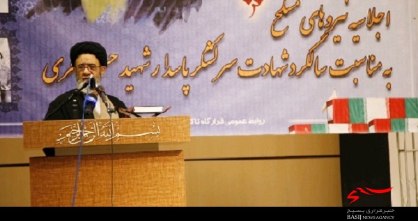 دشمن توان فکر تجاوز به ایران را ندارد/  رهبر انقلاب کاشف شهید حسن باقری بودند