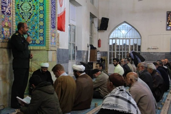 فرمانده سپاه ناحیه ثارالله (ع) شیراز با نمازگزاران مسجد حضرت ابوالفضل (ع) دیدار کرد