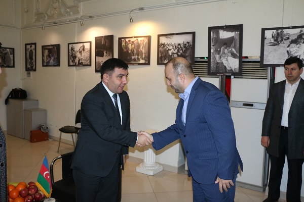 بازدید سفیر جمهوری آذربایجان از نمایشگاه عکس خوجالی تهران