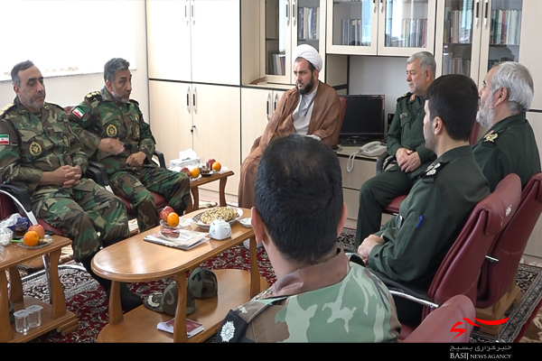 دیدار صمیمانه فرمانده تیپ ۴۰ متحرک حجومی ارتش با فرمانده سپاه استان اردبیل