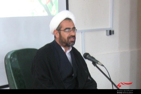 امام خمینی(ره) با ارائه الگوی عملی حکومت اسلامی را در جامعه پیاده کرد