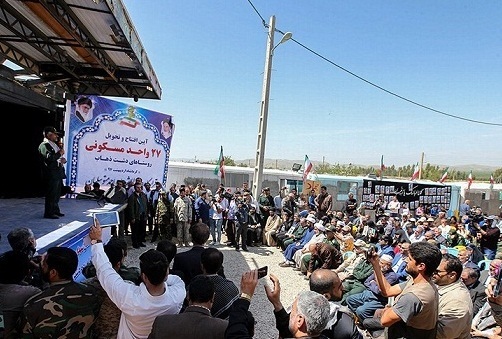 سپاه تهران نشان داد که می‌ توان ظرف یک ماه منزل مسکونی برای زلزله‌زدگان ساخت