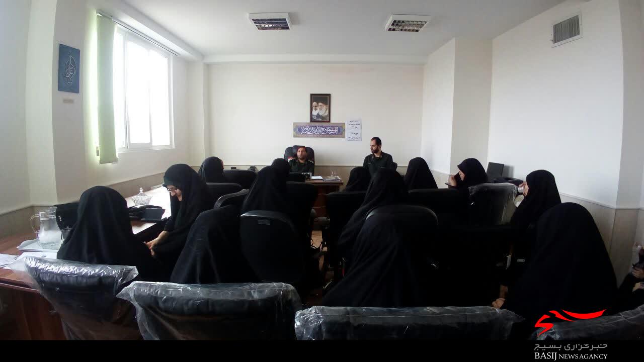 نشست بصیرتی اعضای شورای حوزه 220 حضرت هاجر (س) برگزار شد