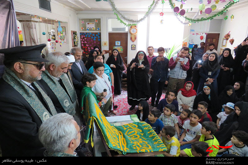 دیدار خادمین حرم امام رضا(ع) با خانواده‌های تحت پوشش انجمن حامیان ترنم در همدان