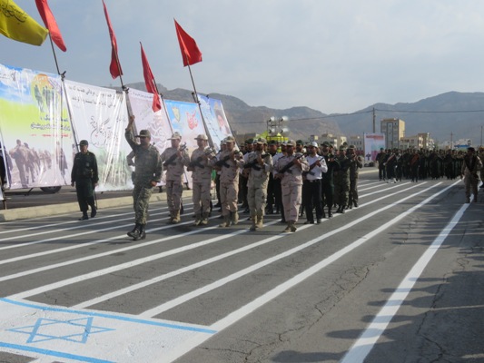 رژه اقتدار نیروهای مسلح در ایلام برگزار شد
