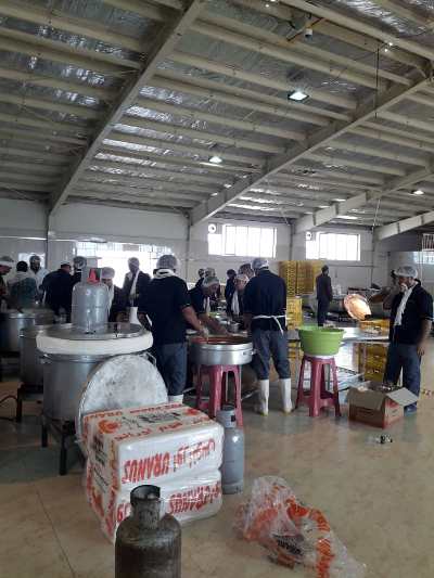 ظرفیت پخت و توزیع روزانه 8 الی 10 هزار پرس غذا در مرز مهران