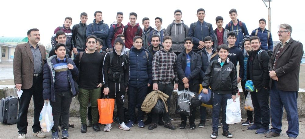 200 دانش آموز آستانه ای عازم مناطق عملیاتی غرب شدند+تصاویر