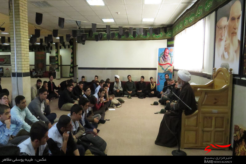دانش‌آموزان بسیجی با نماینده ولی فقیه در استان همدان دیدار کردند