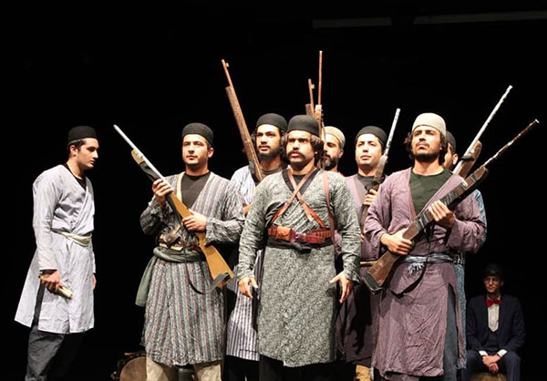 حماسه بوشهری‌ها در جشنواره مقاومت به روی صحنه رفت
