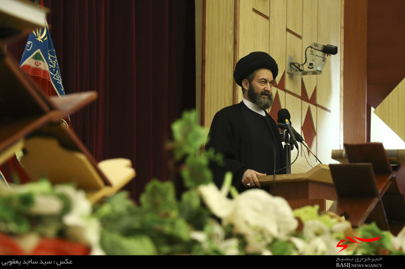 ارتش جمهوری اسلامی ایران یک دانشگاه پیشگام دز عرصههای نظامی و فرهنگی است ارتش جمهوری اسلامی ایران یک دانشگاه پیشگام دز عرصههای نظامی و فرهنگی است