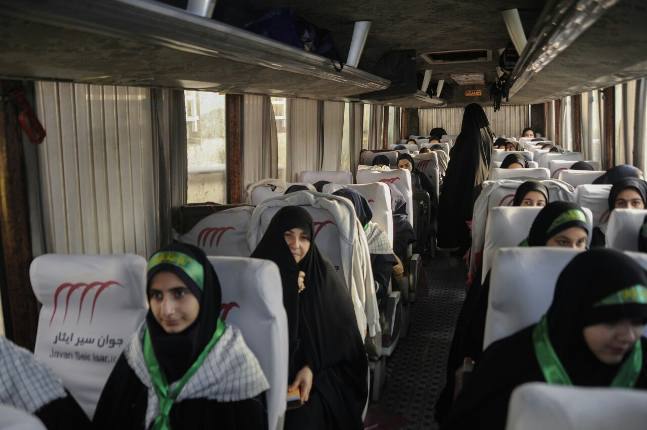 اعزام 200 دانش آموز دختر رشتی به مناطق عملیاتی جنوب کشور+تصاویر