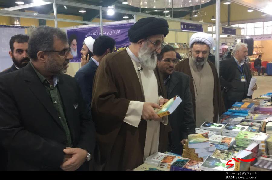 نماینده ولی فقیه و فرمانده سپاه استان از نهمین نمایشگاه کتاب البرز بازدید کردند
