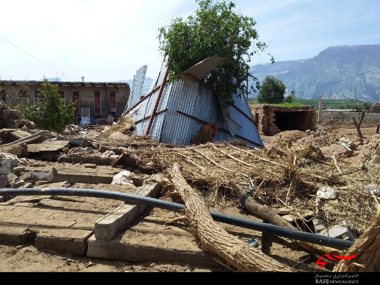 گزارش تصویری اختصاصی/ حضور گروه های جهادی و موکب های اربعین استان گیلان در مناطق سیل زده لرستان
