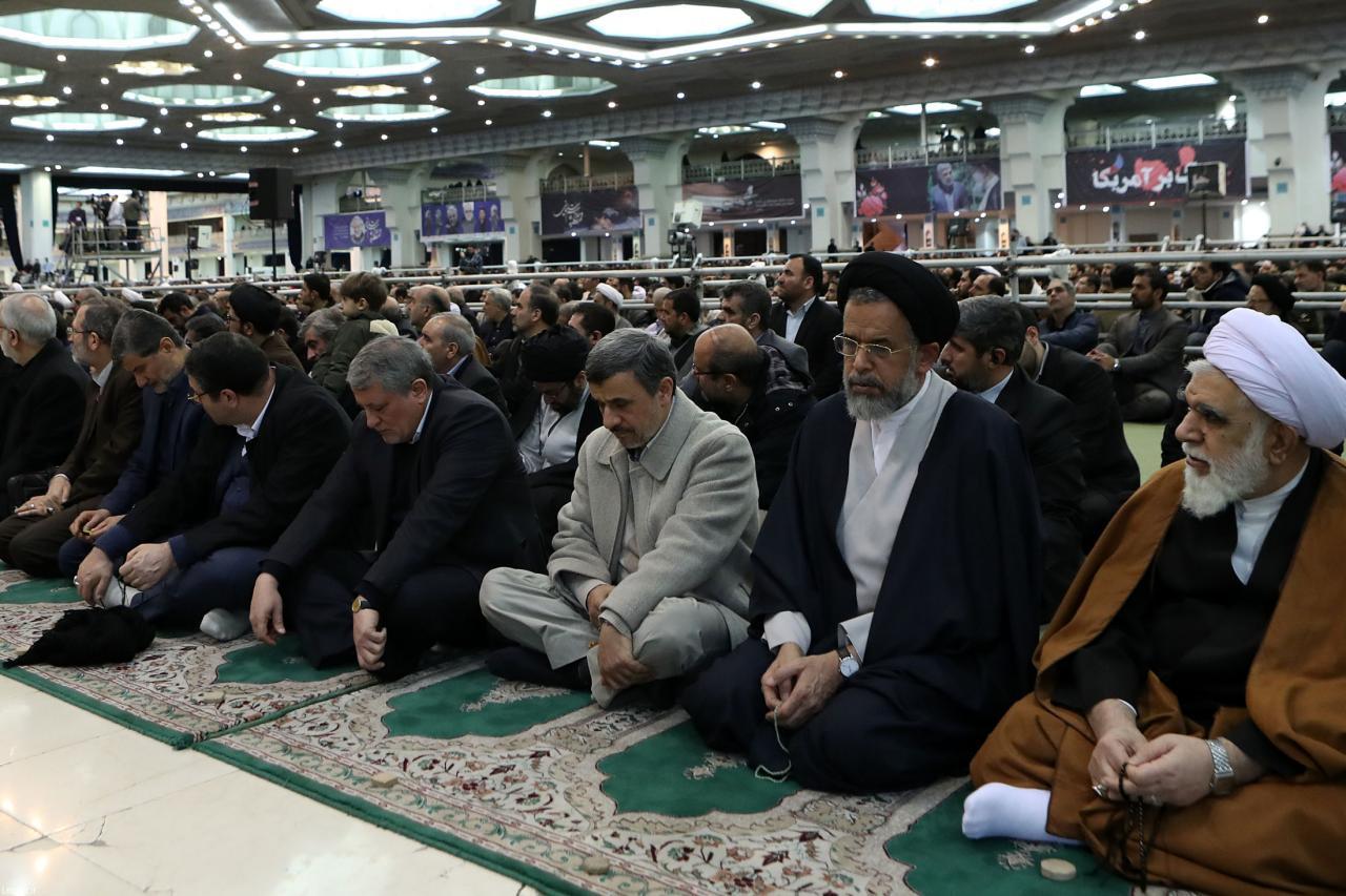 احمدی نژاد در نماز جمعه دیروز تهران + عکس