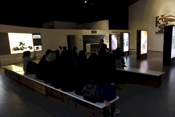 بازدید دانشجویان بسیجی دانشگاه آزاد کازرون از باغ موزه دفاع مقدس تهران