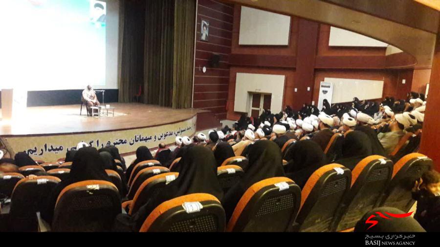 همایش طلایه داران محراب استان البرز در گام دوم انقلاب برگزار شد