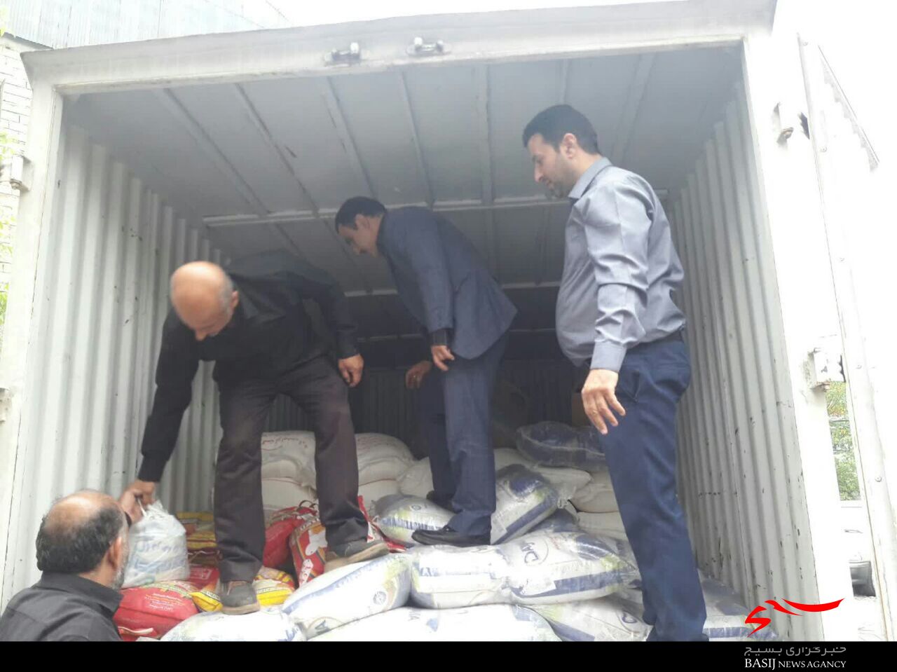 چهارمین محموله کمک‌های مردمی سپاه ناحیه سلمان شهرستان رشت به مناطق سیل زده کشور ارسال شد+ تصاویر