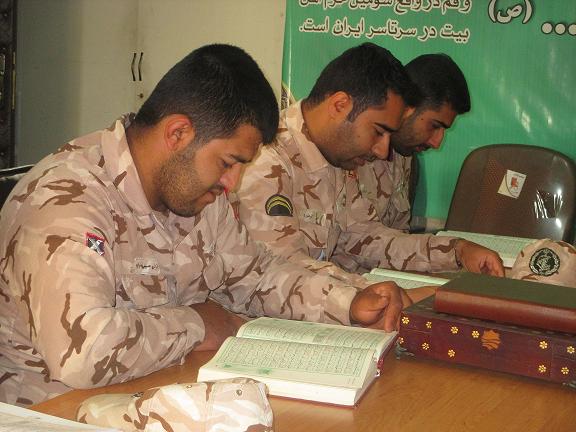 کلاس تلاوت قرآن کریم سربازان به مناسبت ماه مبارک رمضان/ تصاویر