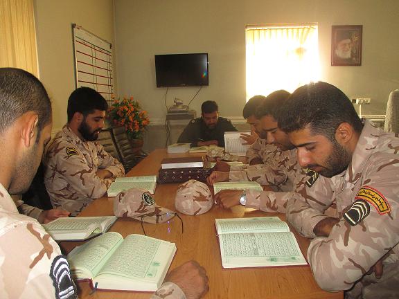 کلاس تلاوت قرآن کریم سربازان به مناسبت ماه مبارک رمضان/ تصاویر